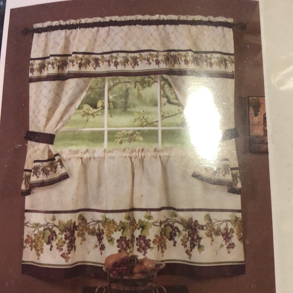 Tailored Cottage Curtain set - Picture 2 of 3